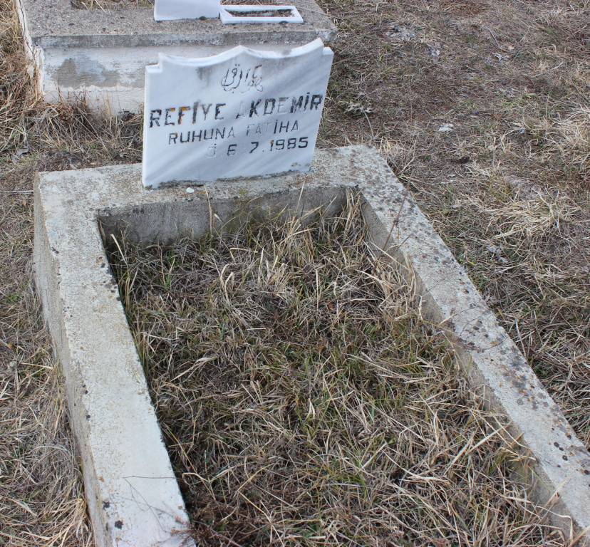 Refiye Akdemir